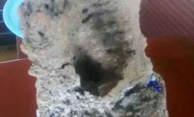 鱼缸造景谁认识这是什么石头水草缸一直放在鱼缸里的沉木杜鹃根青龙石水草泥